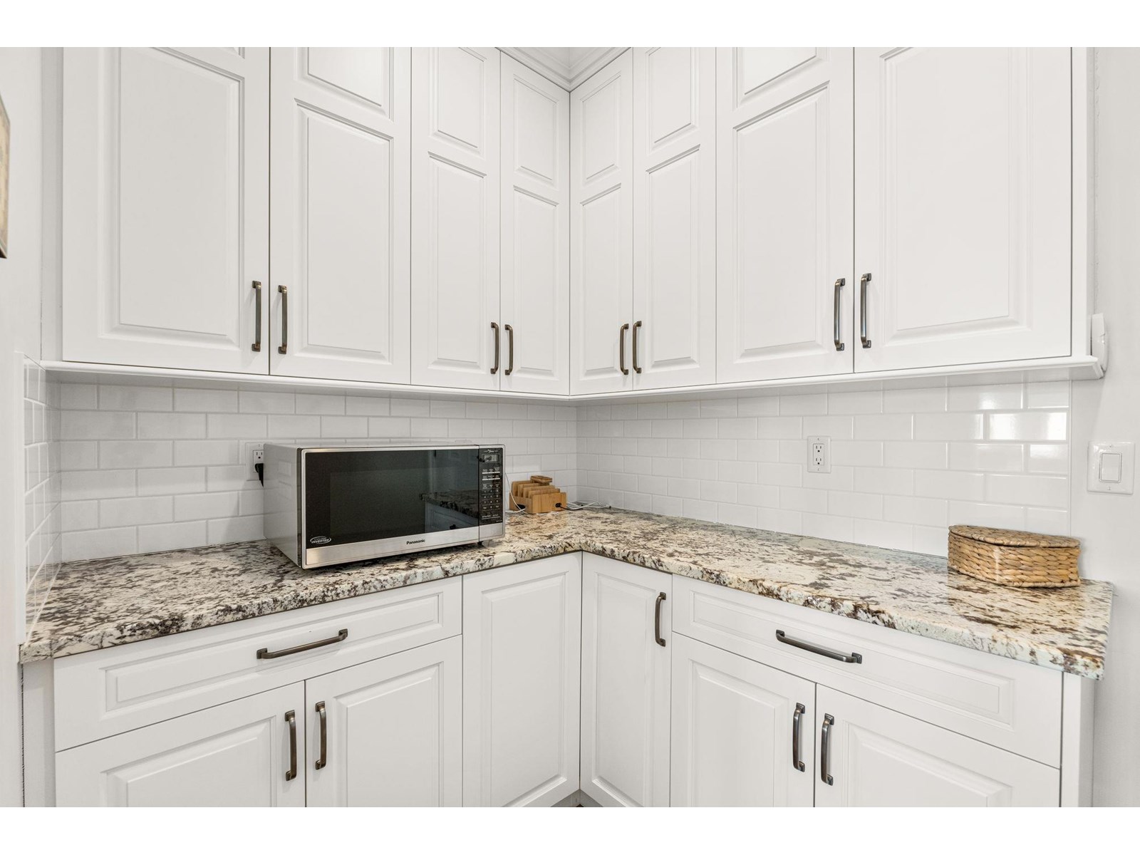14728 OXENHAM AVENUE, White Rock real estate listing R3015378