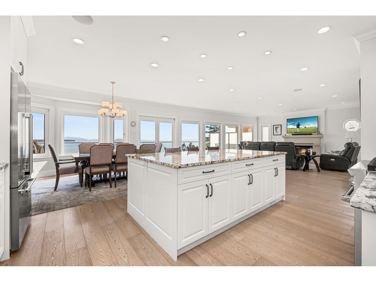 14728 OXENHAM AVENUE, White Rock real estate listing R3015378