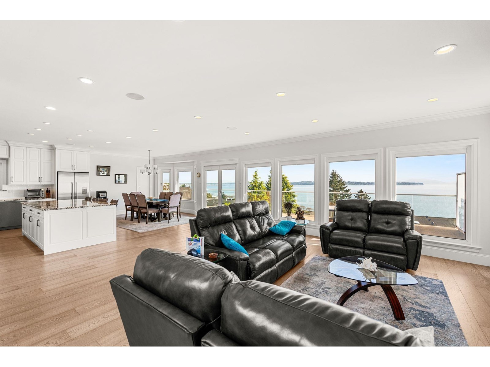 14728 OXENHAM AVENUE, White Rock real estate listing R3015378