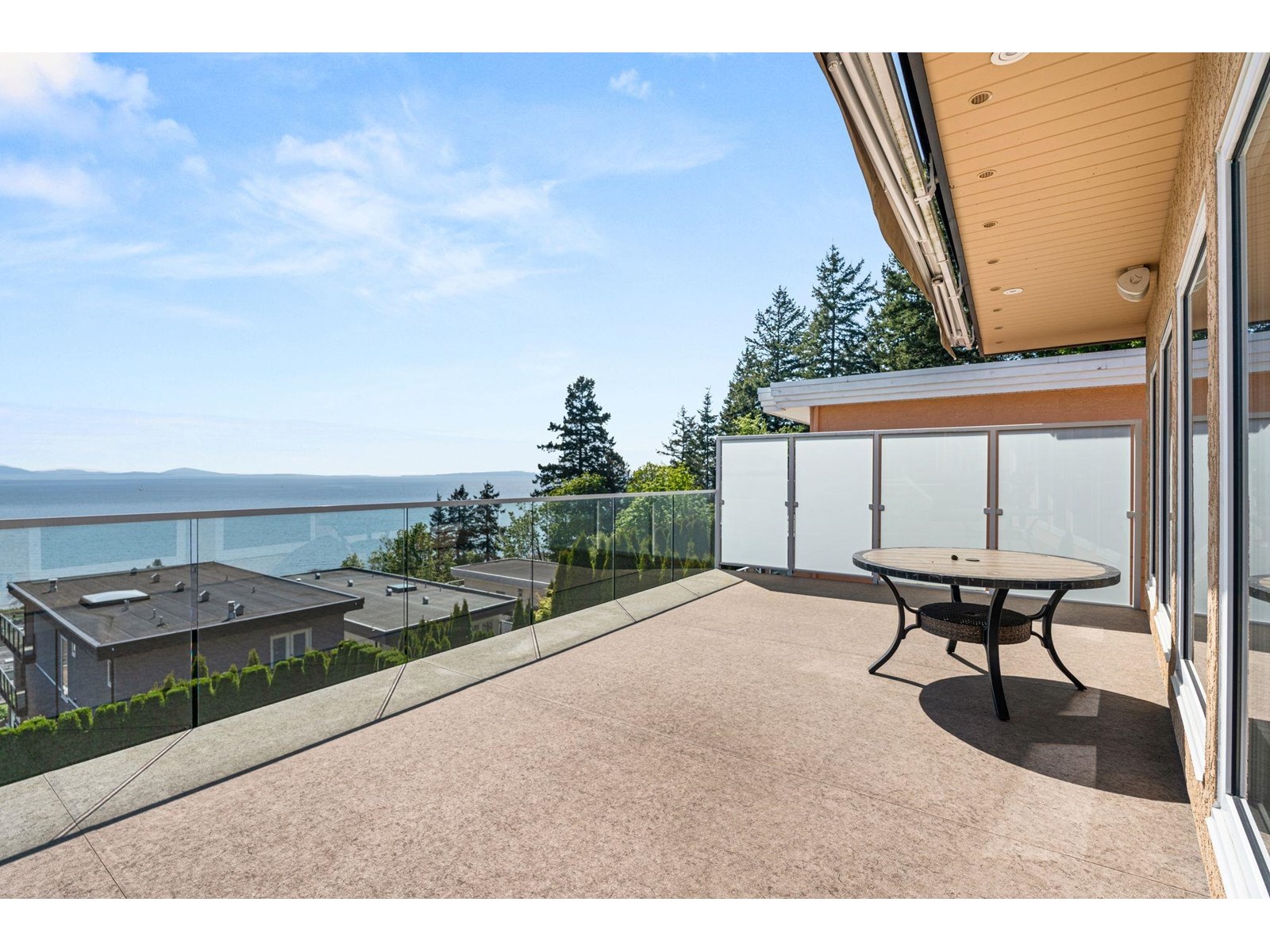 14728 OXENHAM AVENUE, White Rock real estate listing R3015378