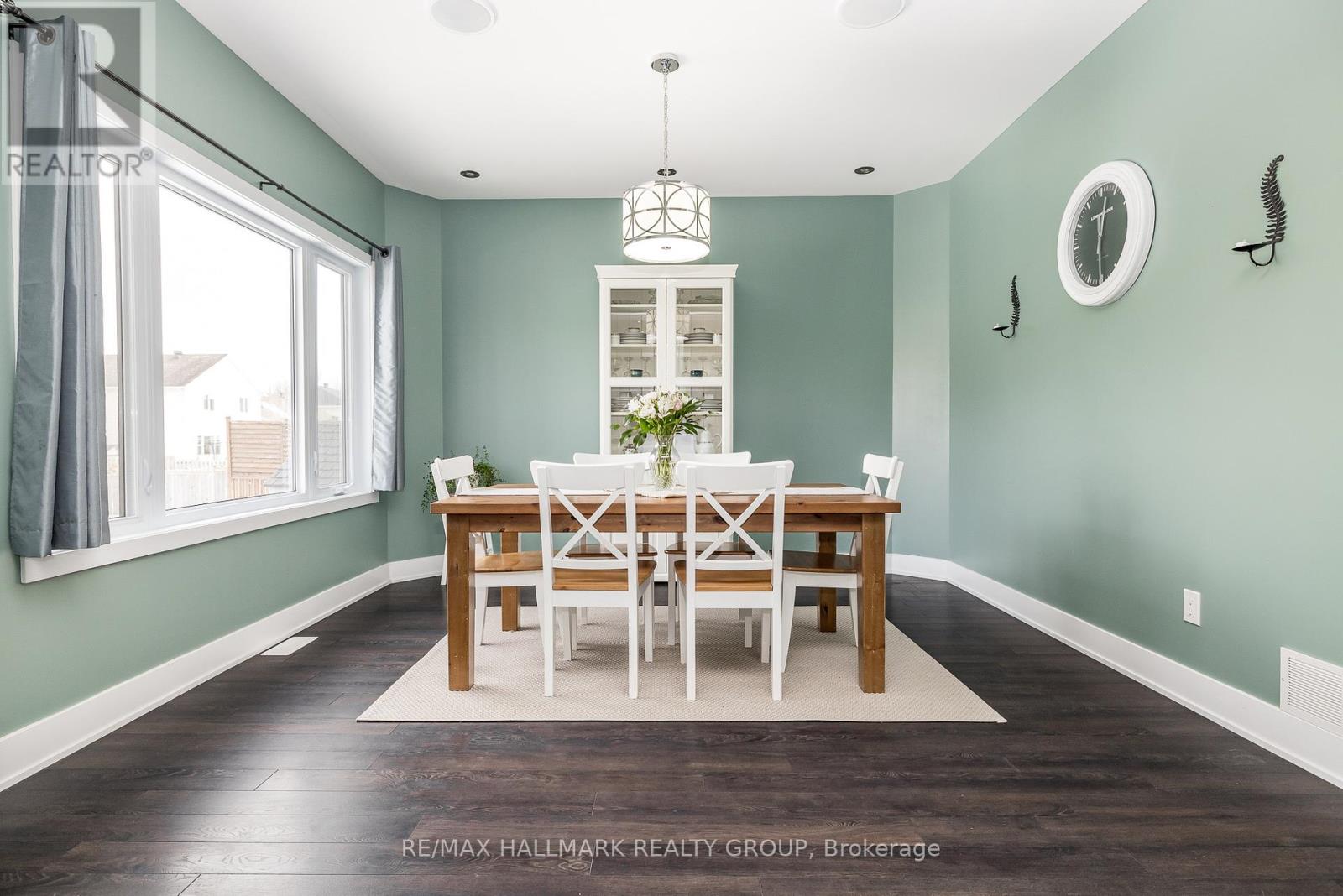 Photo 34 of 87 Cobblestone Drive, Russell ON
