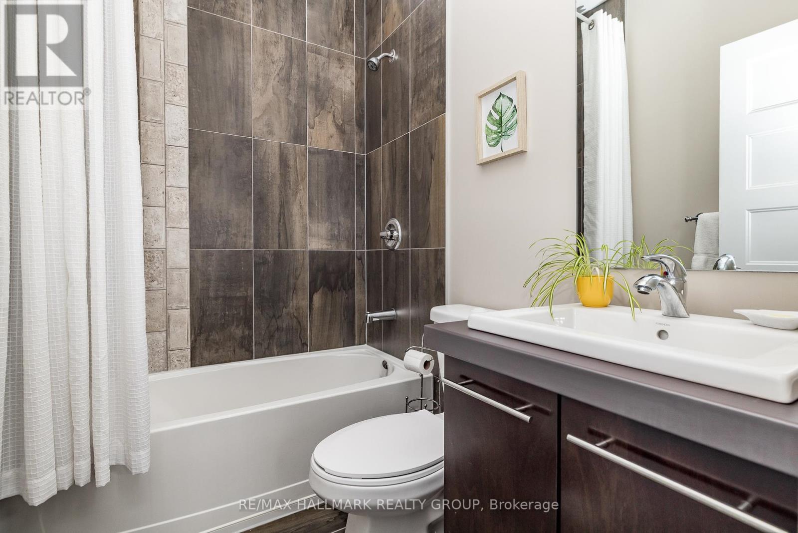 Photo 17 of 87 Cobblestone Drive, Russell ON