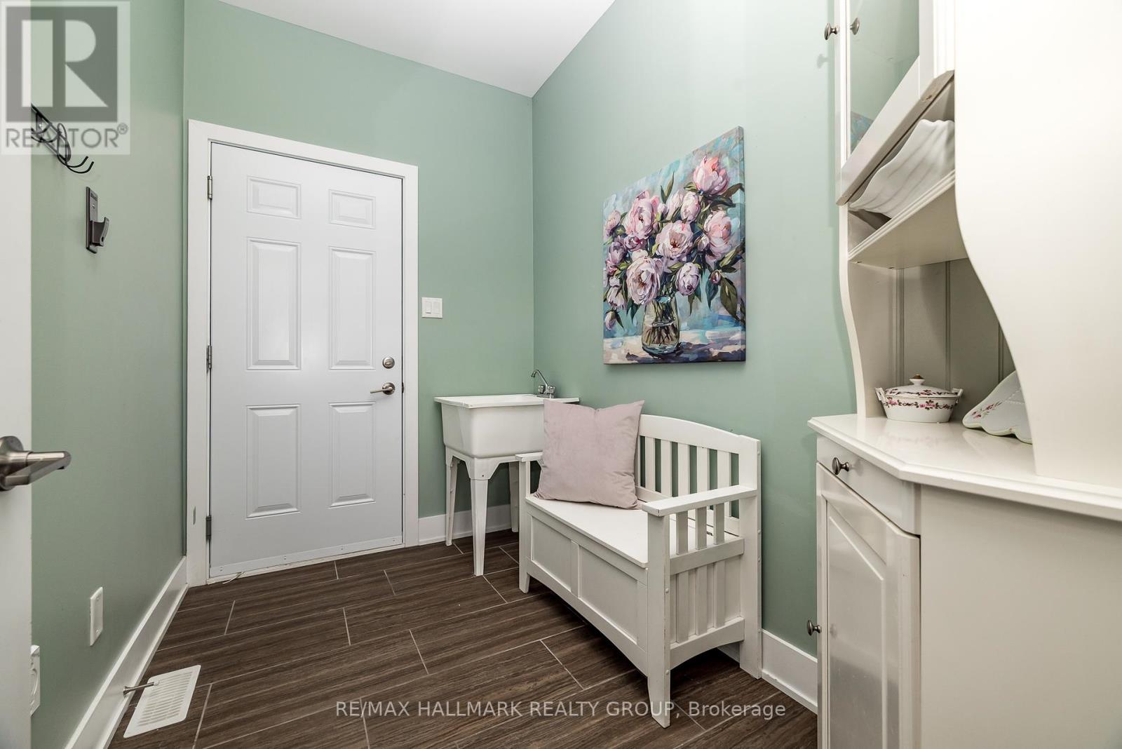 Photo 13 of 87 Cobblestone Drive, Russell ON