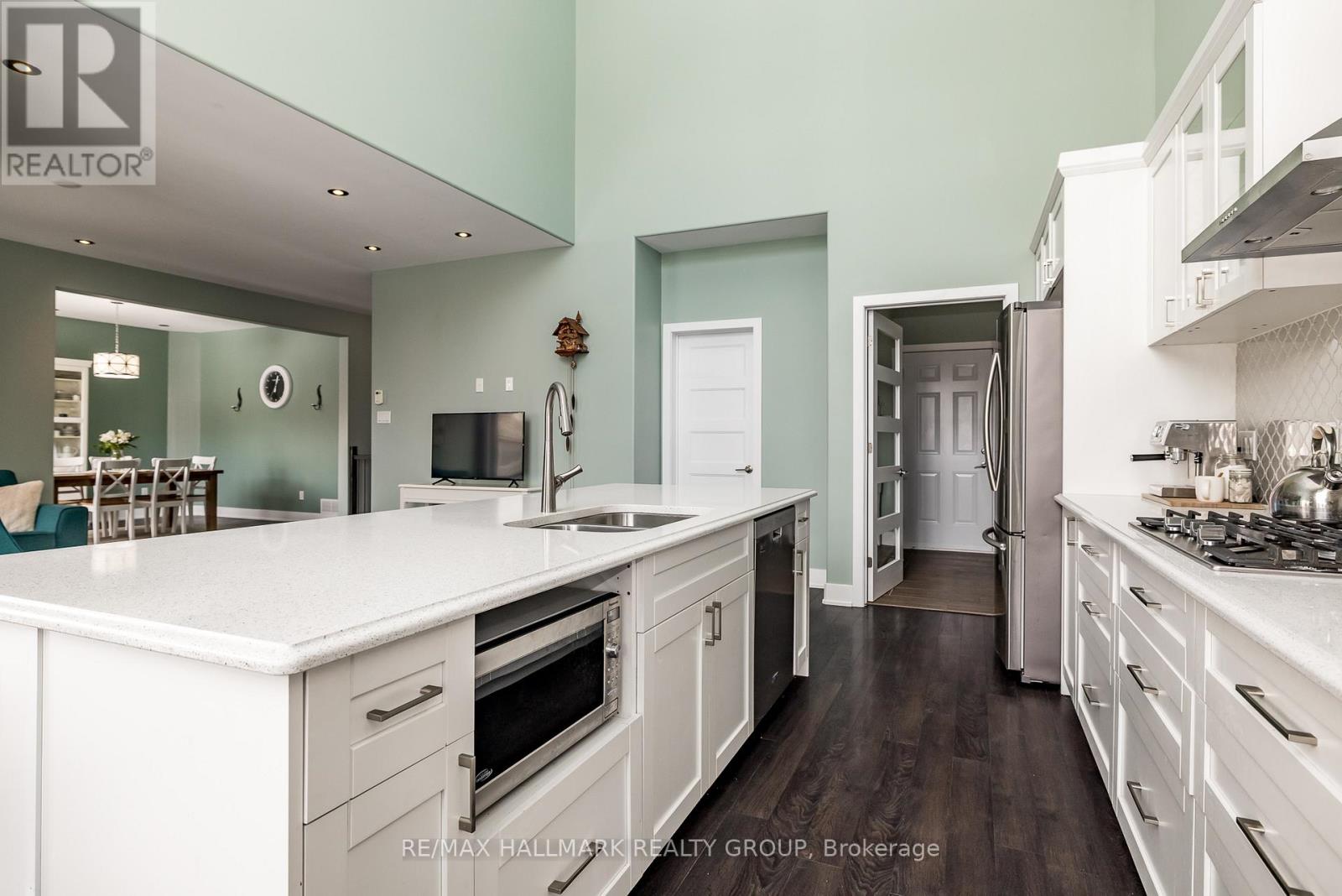 Photo 3 of 87 Cobblestone Drive, Russell ON