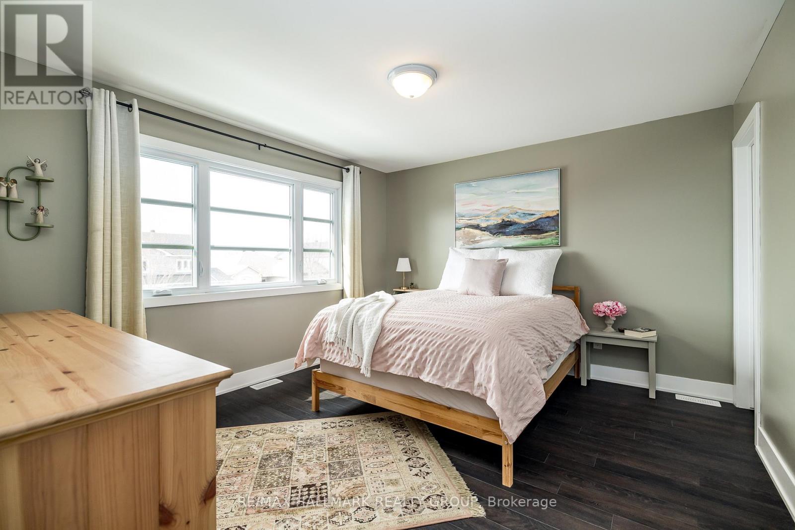 Photo 4 of 87 Cobblestone Drive, Russell ON
