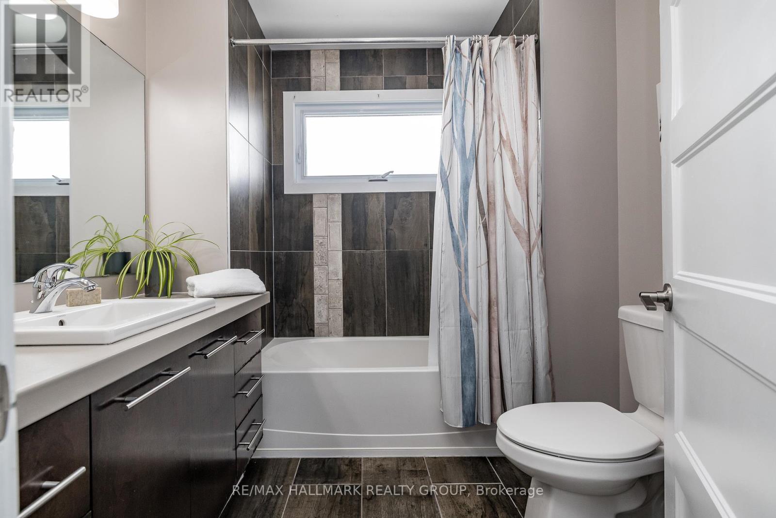 Photo 20 of 87 Cobblestone Drive, Russell ON