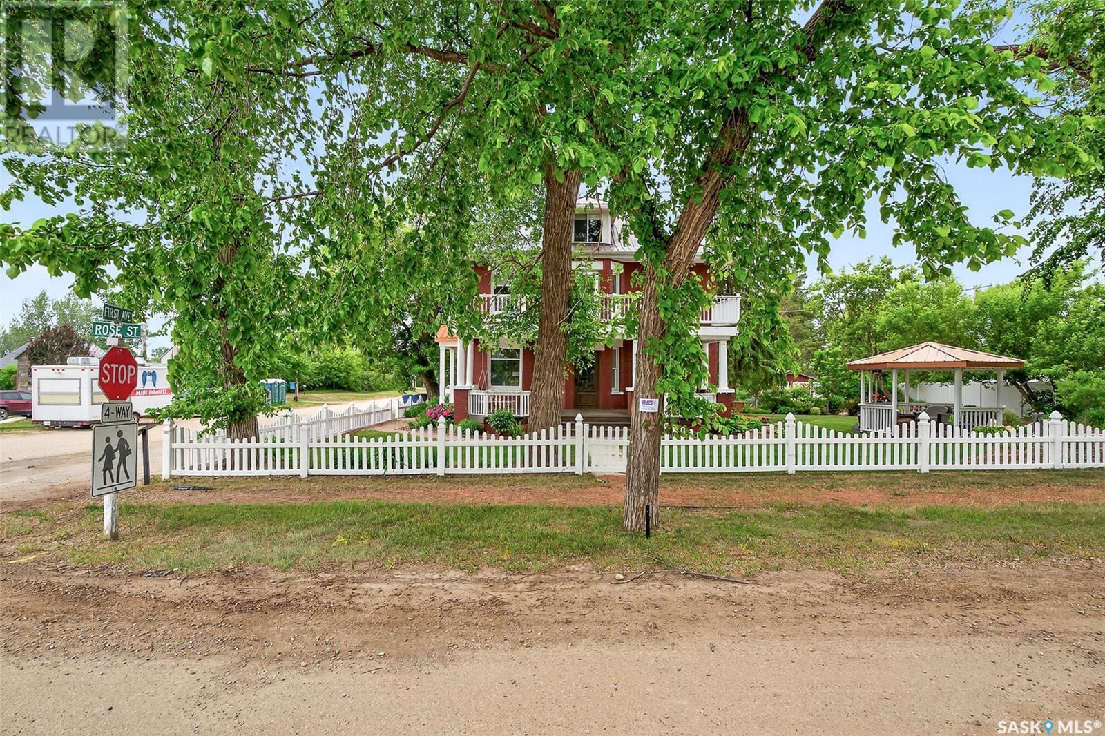 Photo 37 of 204 Rose Street, Mortlach SK