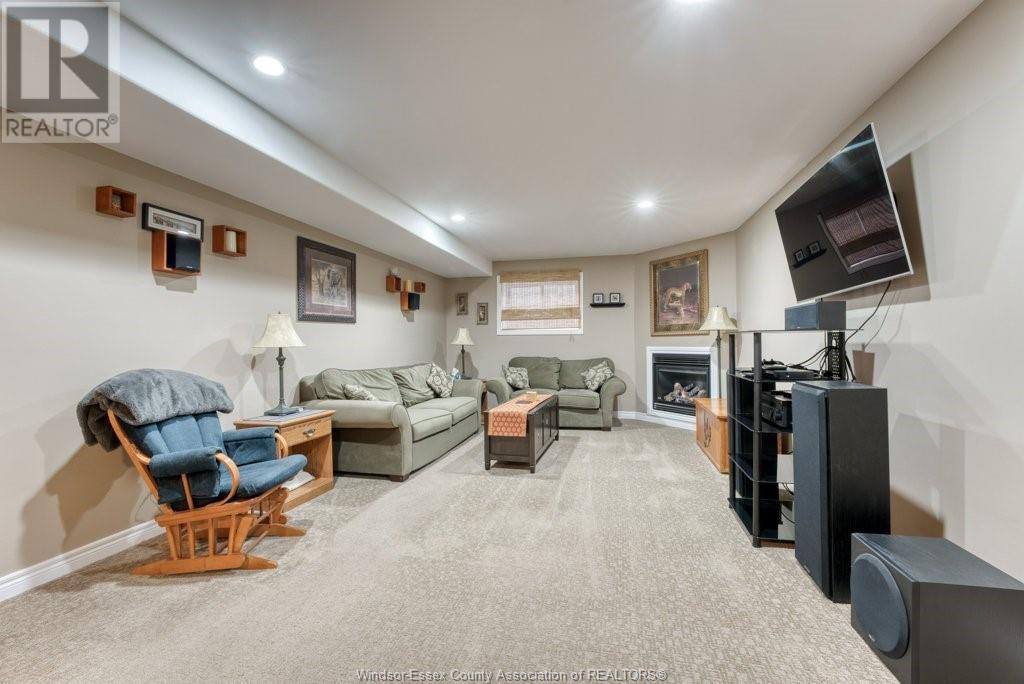 Photo 4 of 2384 Radcliff Avenue, Windsor ON