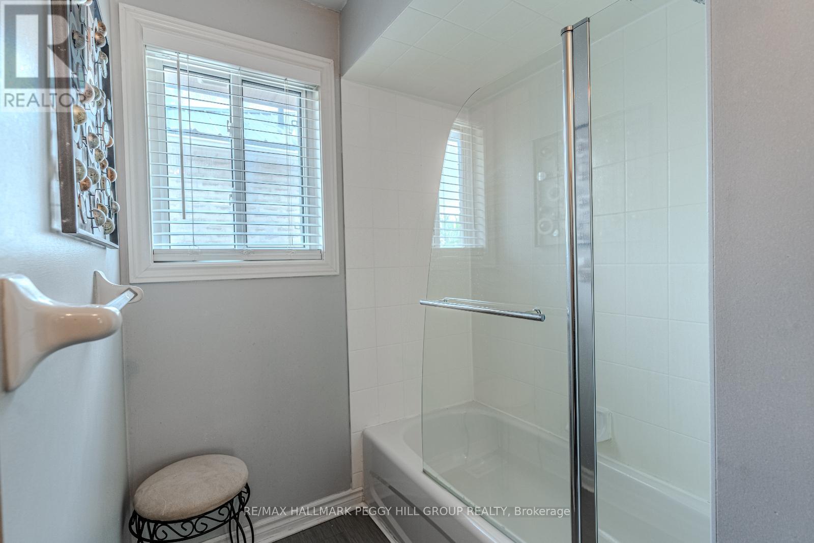 Photo 13 of 130 Country Lane, Barrie ON