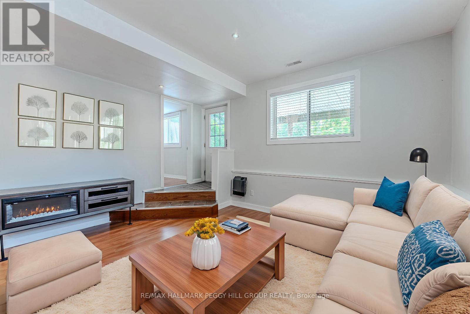 Photo 14 of 130 Country Lane, Barrie ON