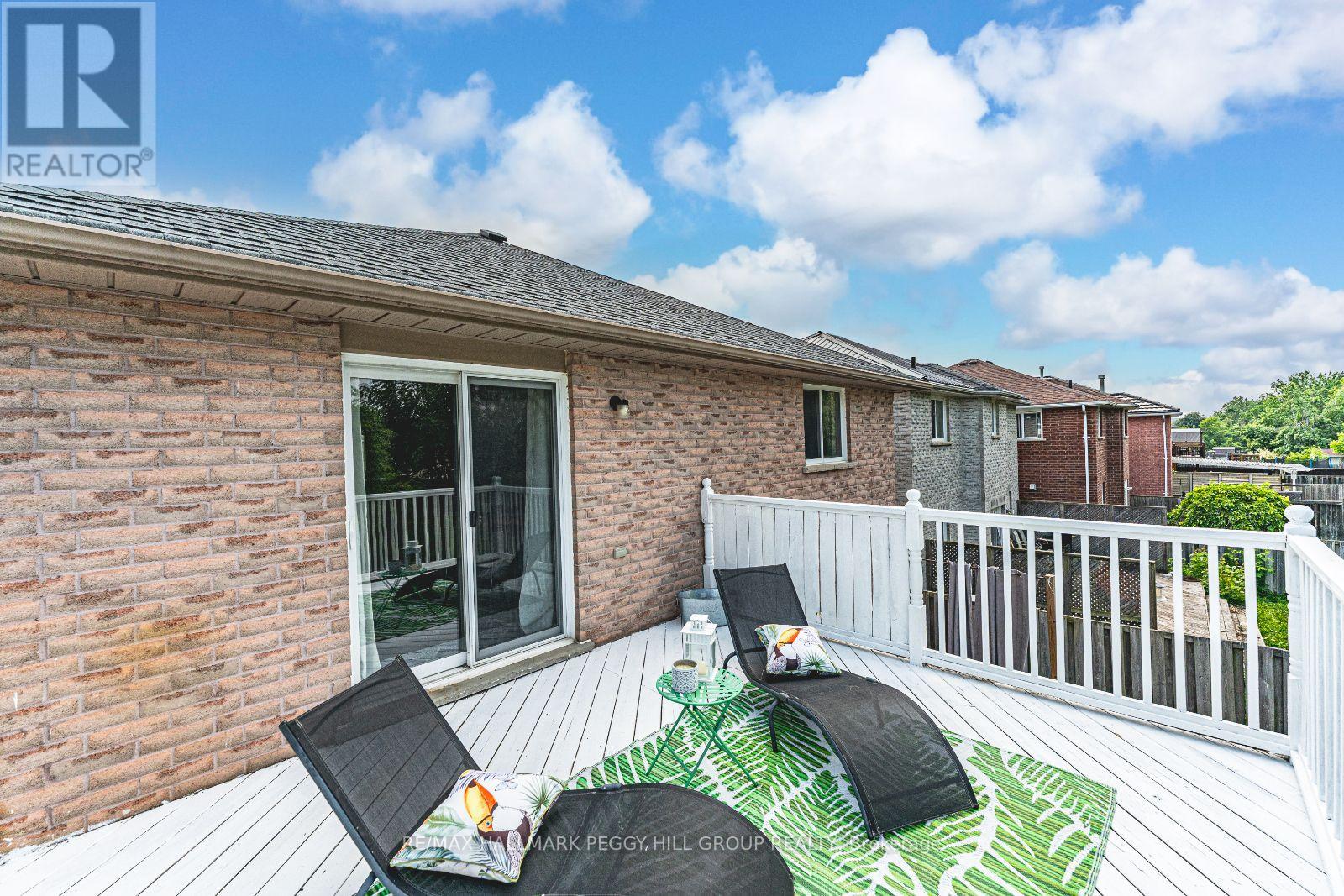 Photo 17 of 130 Country Lane, Barrie ON