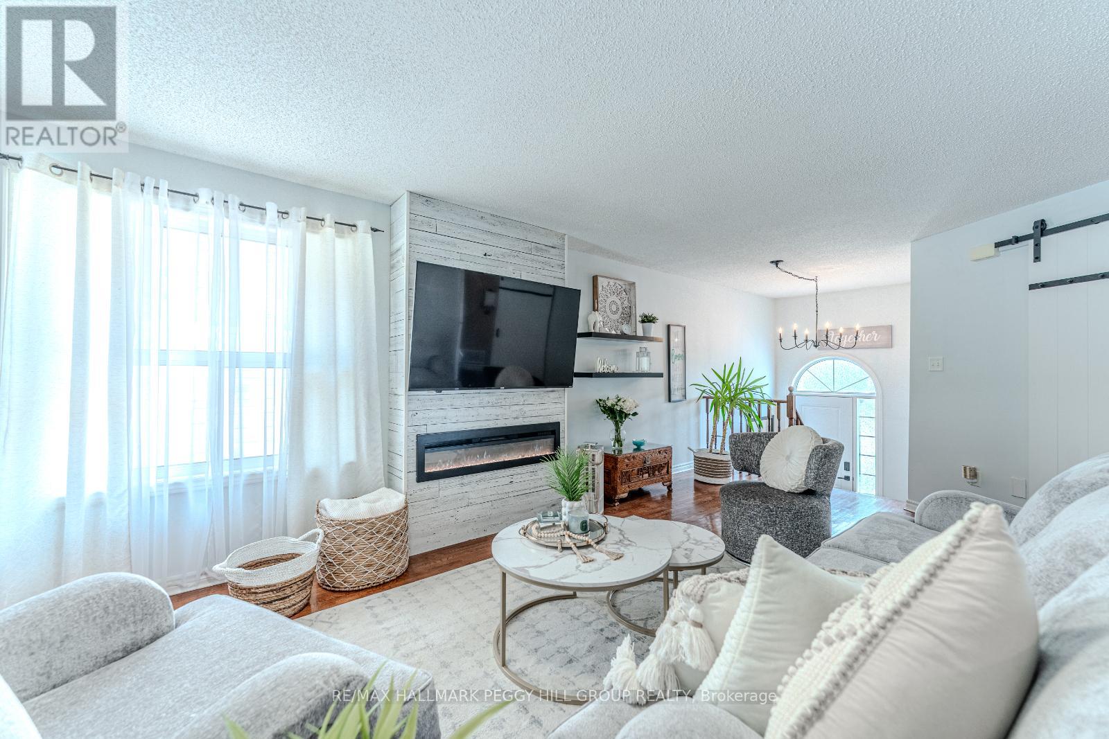 Photo 3 of 130 Country Lane, Barrie ON