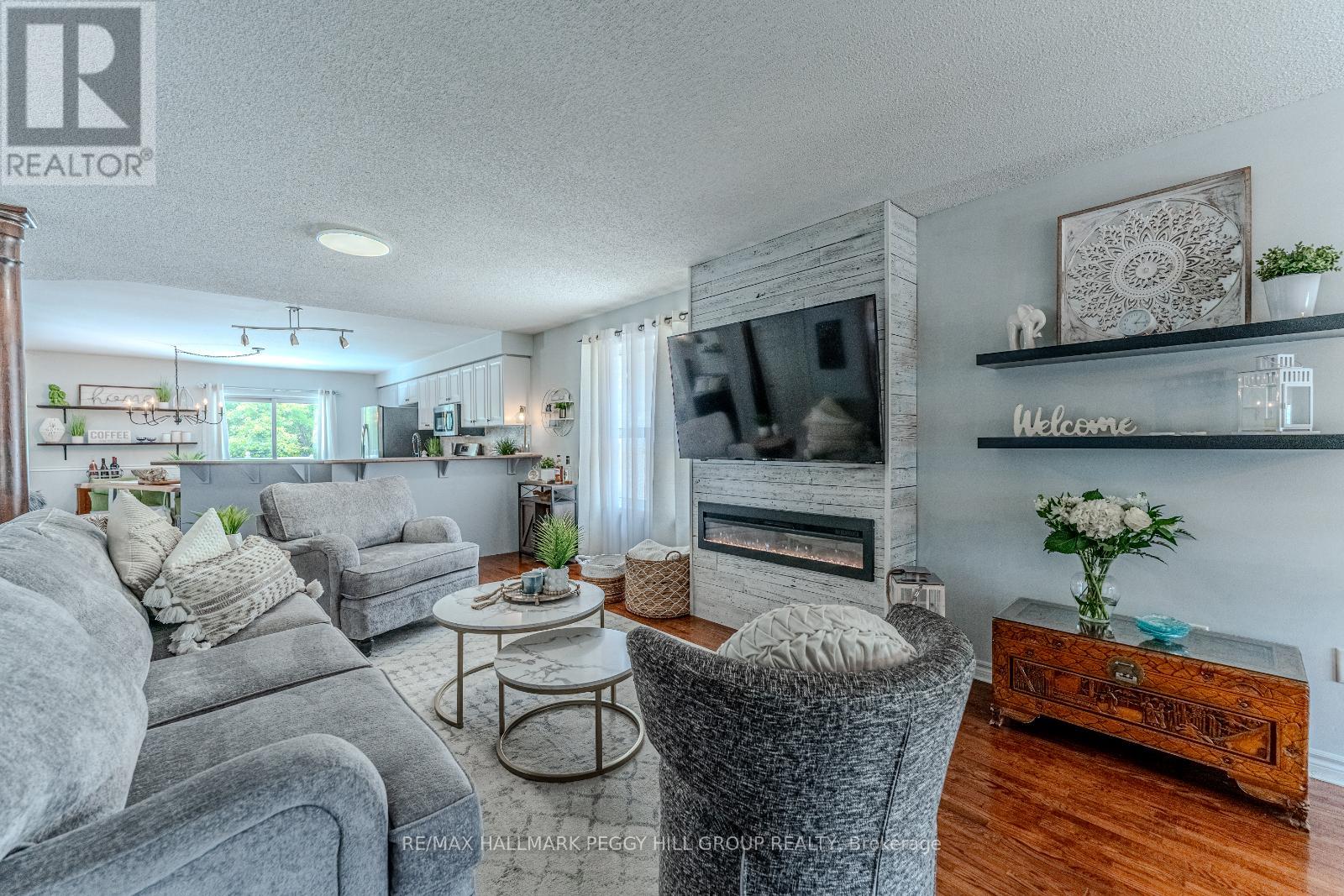 Photo 4 of 130 Country Lane, Barrie ON
