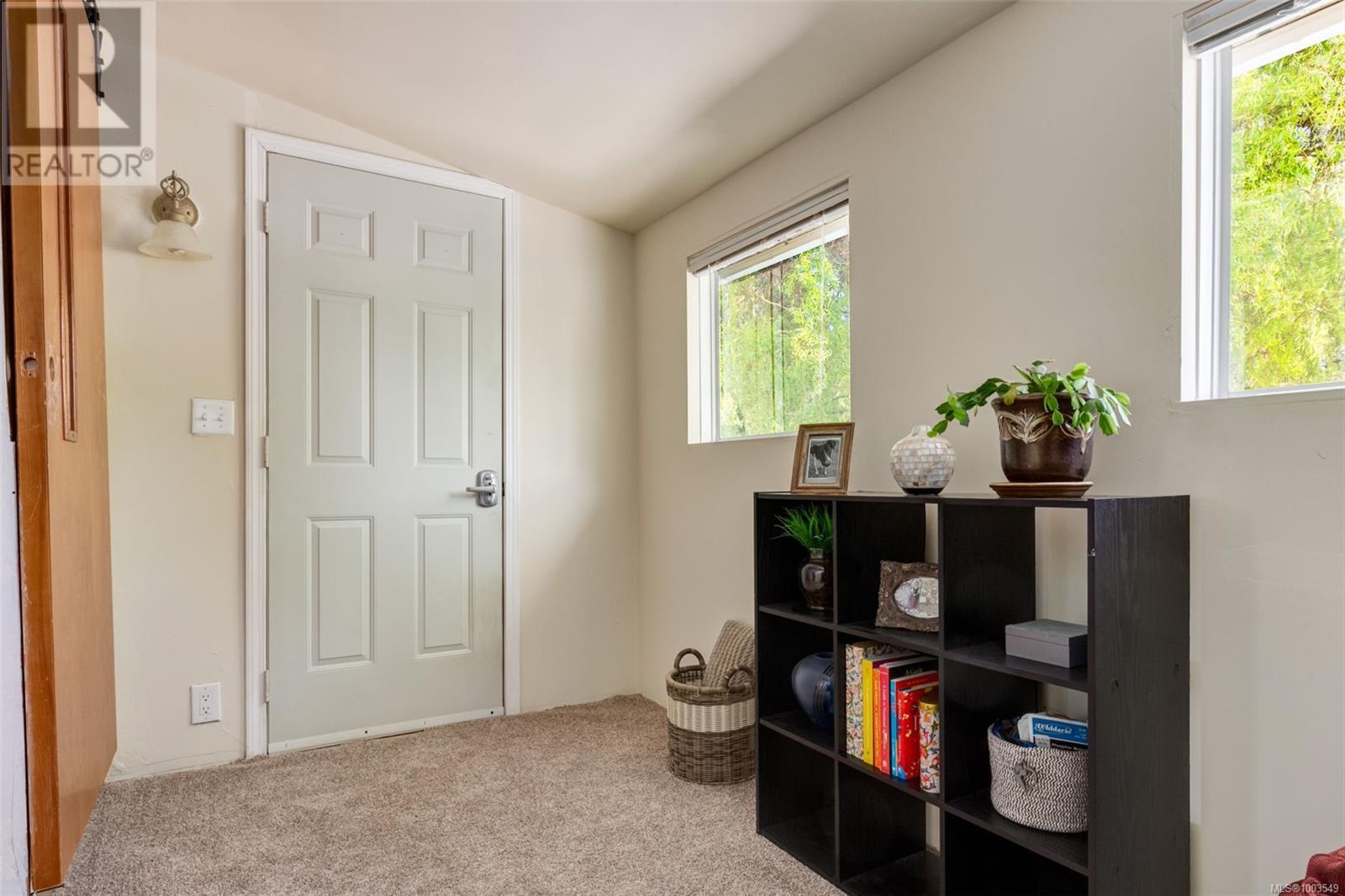 Photo 10 of 17 61 12 Th St, Nanaimo BC