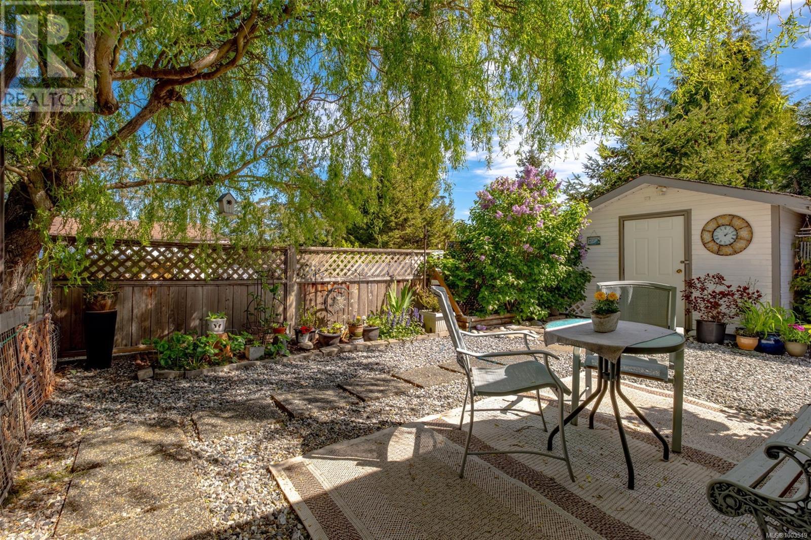 Photo 11 of 17 61 12 Th St, Nanaimo BC