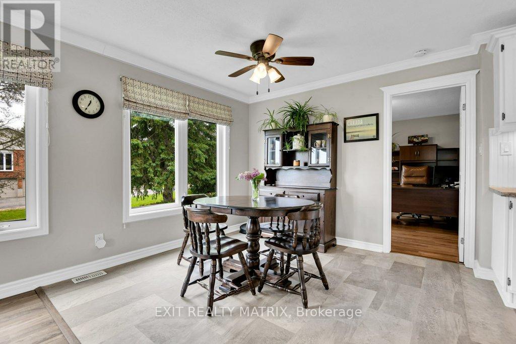 Photo 10 of 842 Apple Lane, Ottawa ON