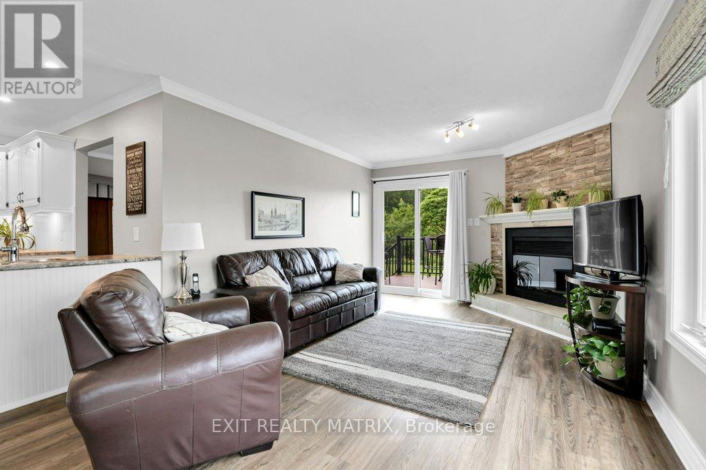 Photo 11 of 842 Apple Lane, Ottawa ON