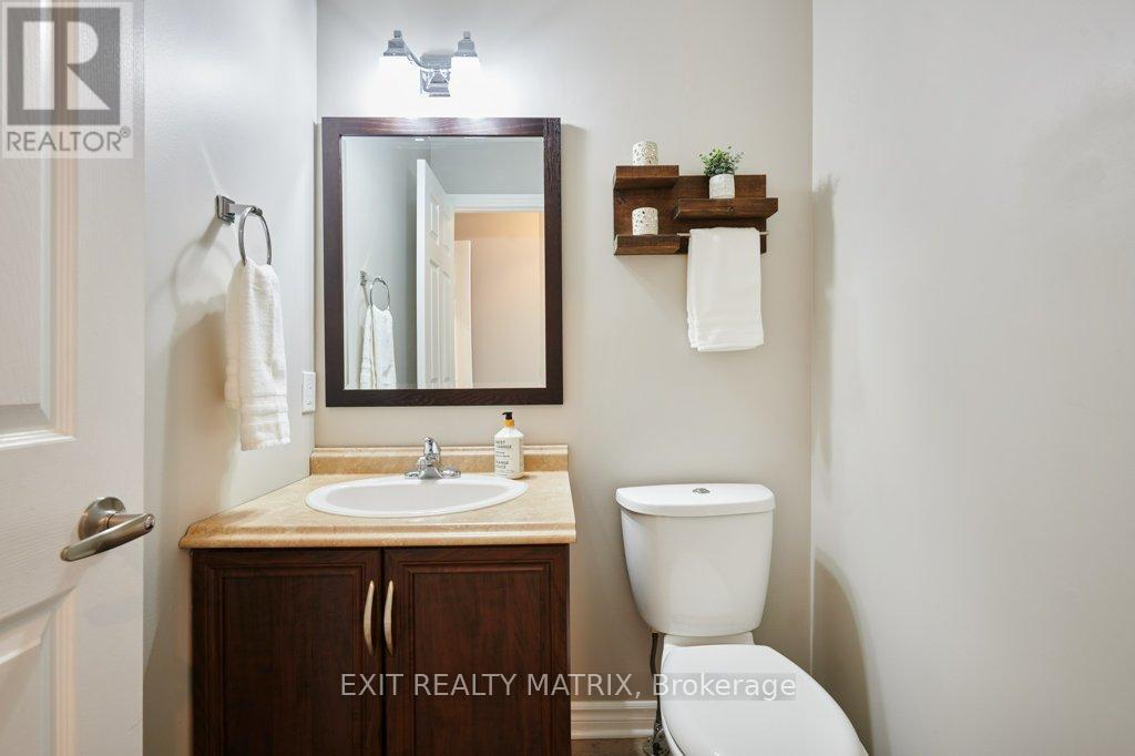 Photo 13 of 842 Apple Lane, Ottawa ON