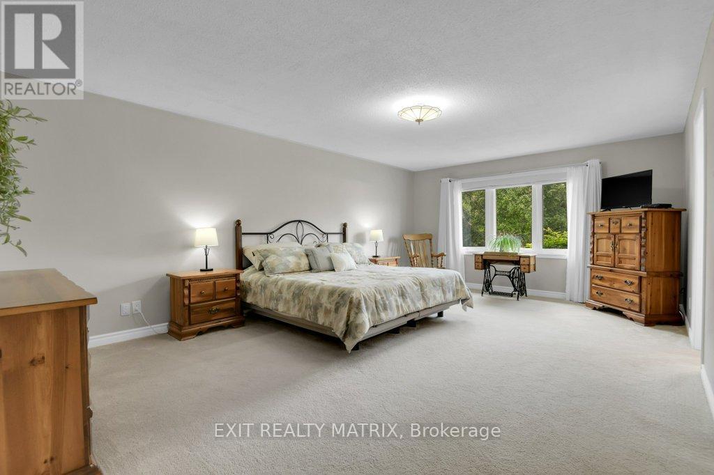 Photo 15 of 842 Apple Lane, Ottawa ON