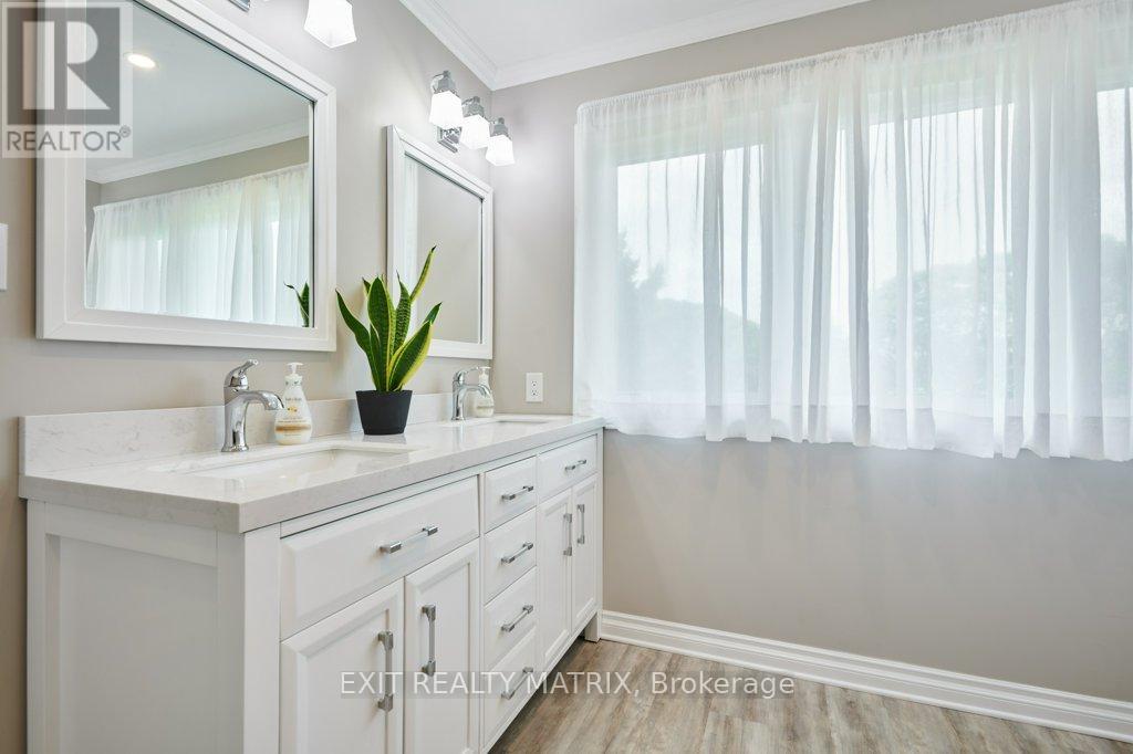 Photo 16 of 842 Apple Lane, Ottawa ON