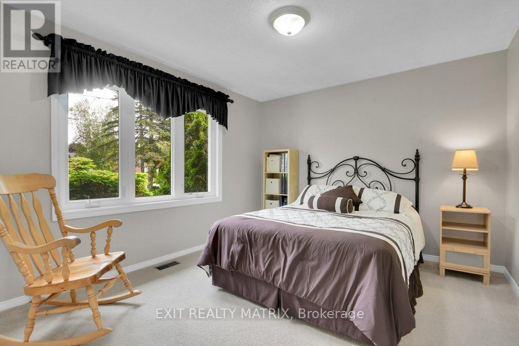 Photo 18 of 842 Apple Lane, Ottawa ON