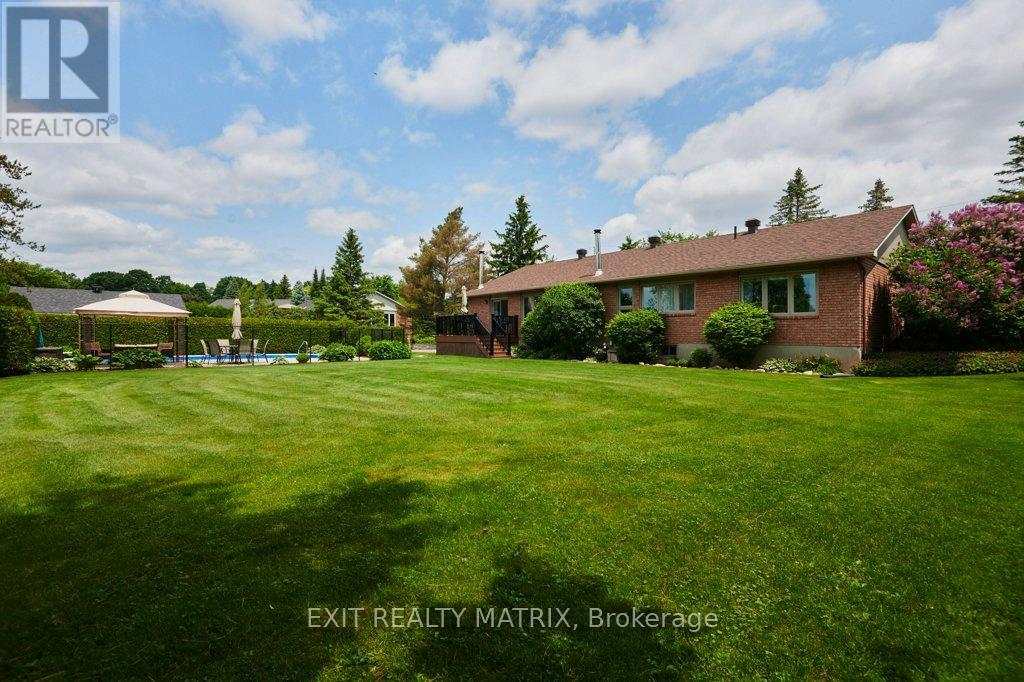 Photo 31 of 842 Apple Lane, Ottawa ON