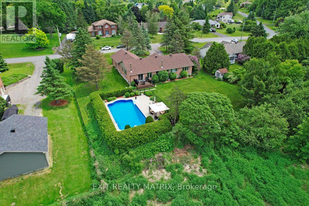 Photo 35 of 842 Apple Lane, Ottawa ON