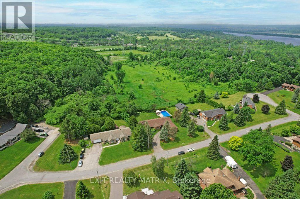 Photo 37 of 842 Apple Lane, Ottawa ON