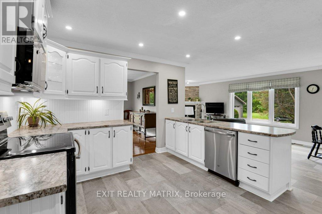 Photo 8 of 842 Apple Lane, Ottawa ON