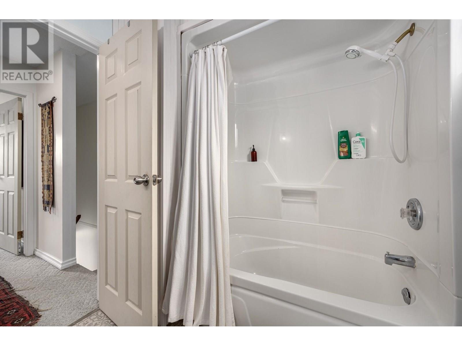 #39 1605 SUMMIT DRIVE - Image 10