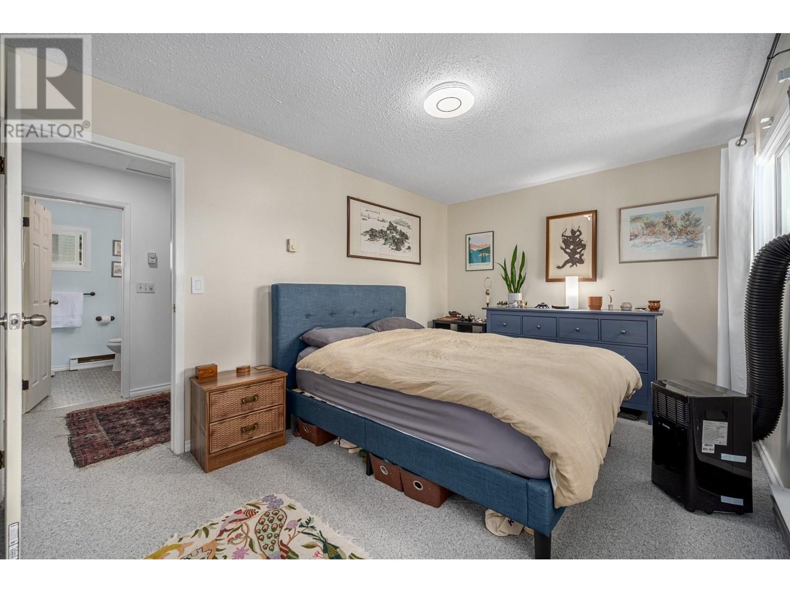 #39 1605 SUMMIT DRIVE - Image 11