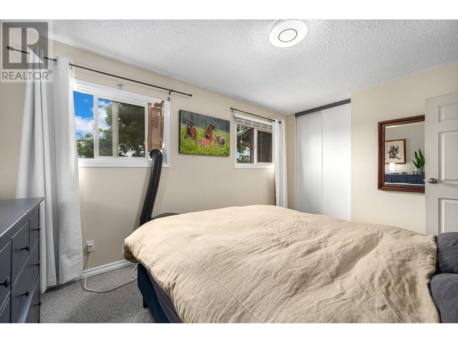 #39 1605 SUMMIT DRIVE - Image 12