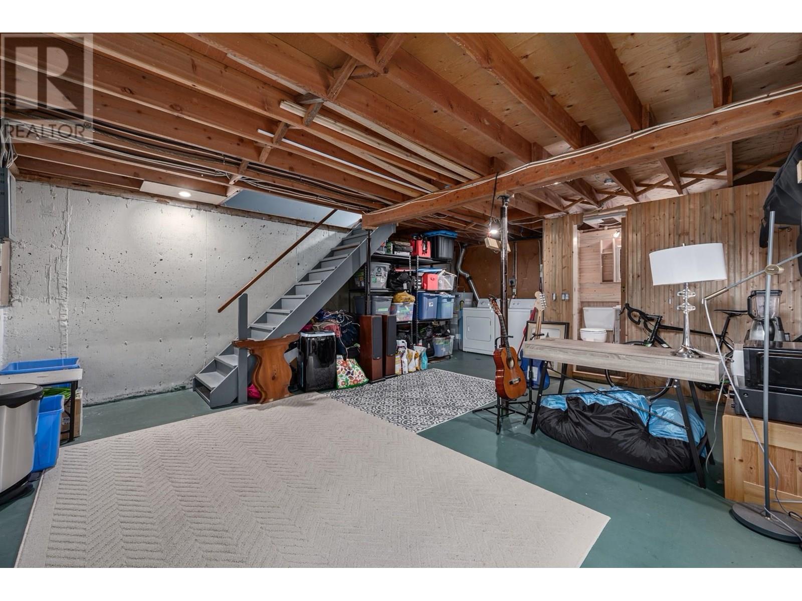 #39 1605 SUMMIT DRIVE - Image 16