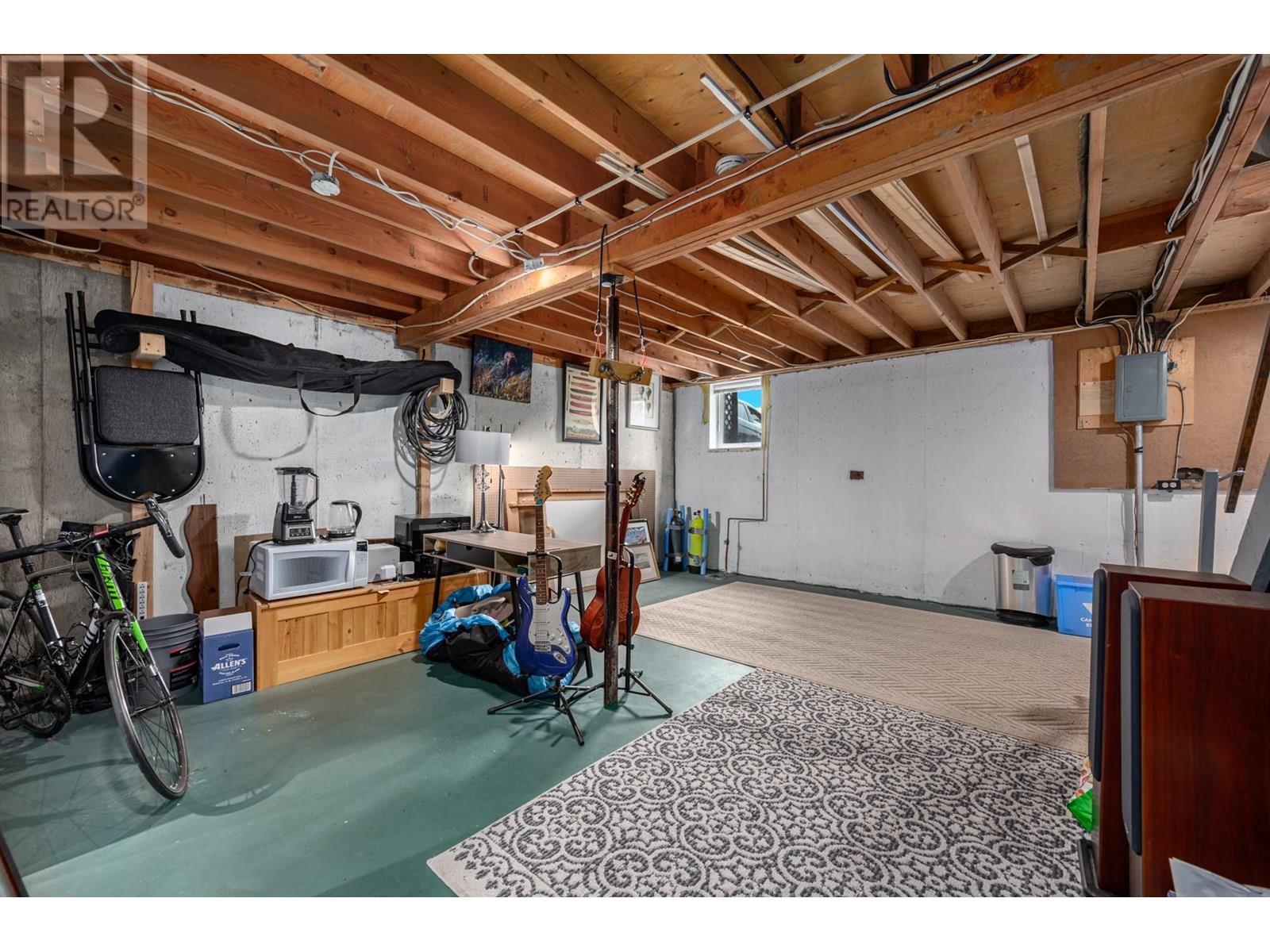#39 1605 SUMMIT DRIVE - Image 18