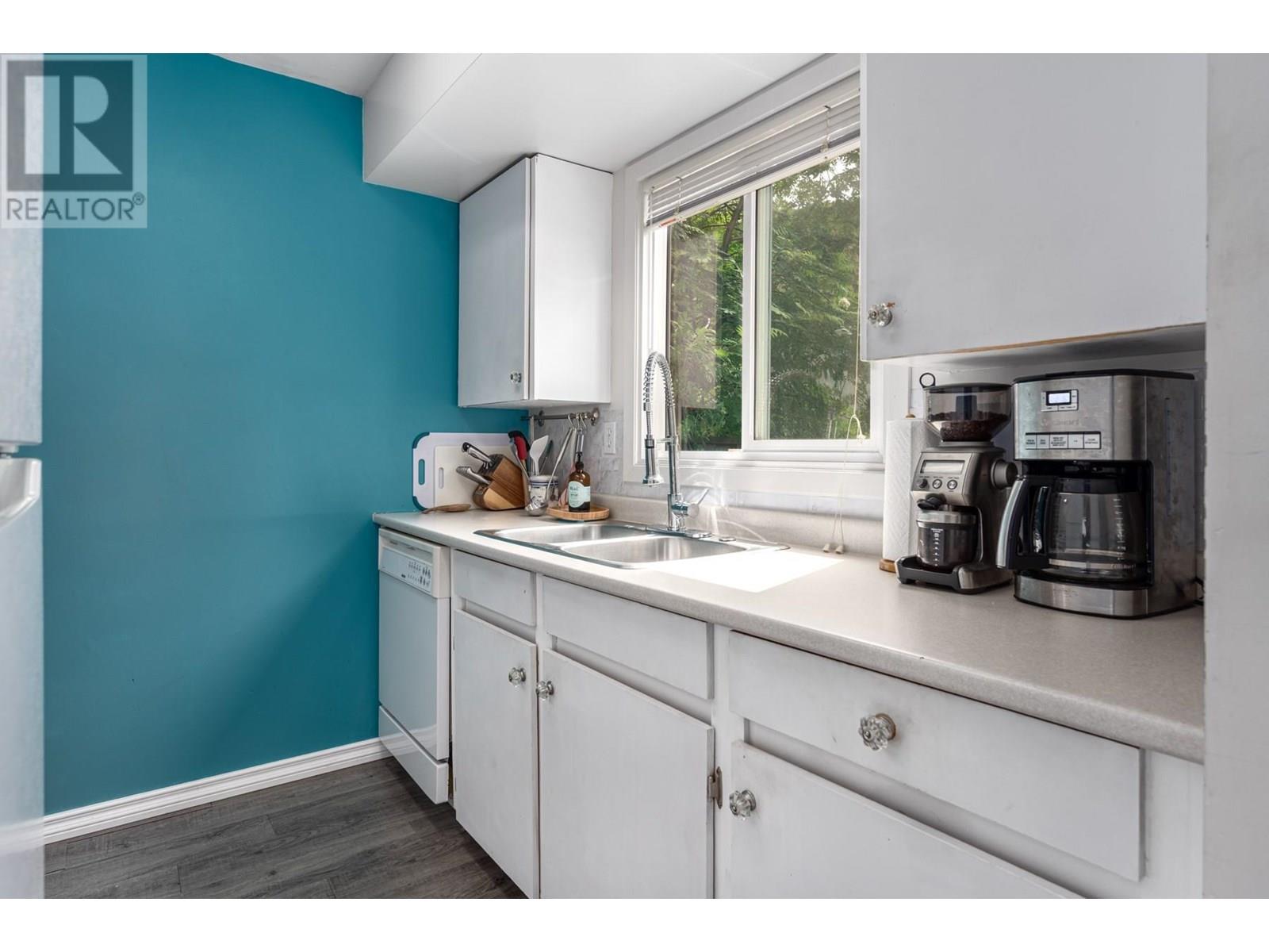 #39 1605 SUMMIT DRIVE - Image 6