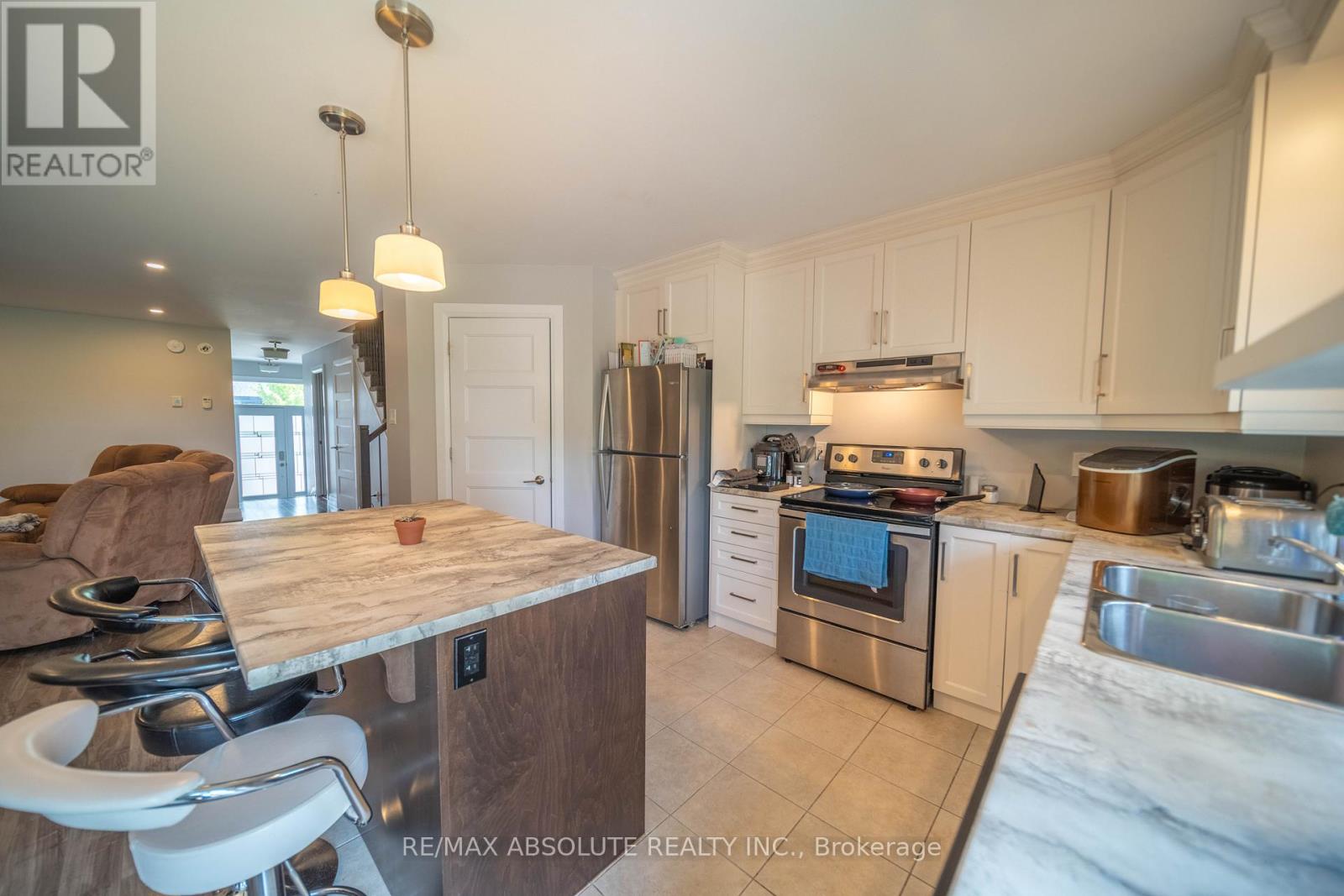 Photo 21 of 287 Belfort Street, Russell ON