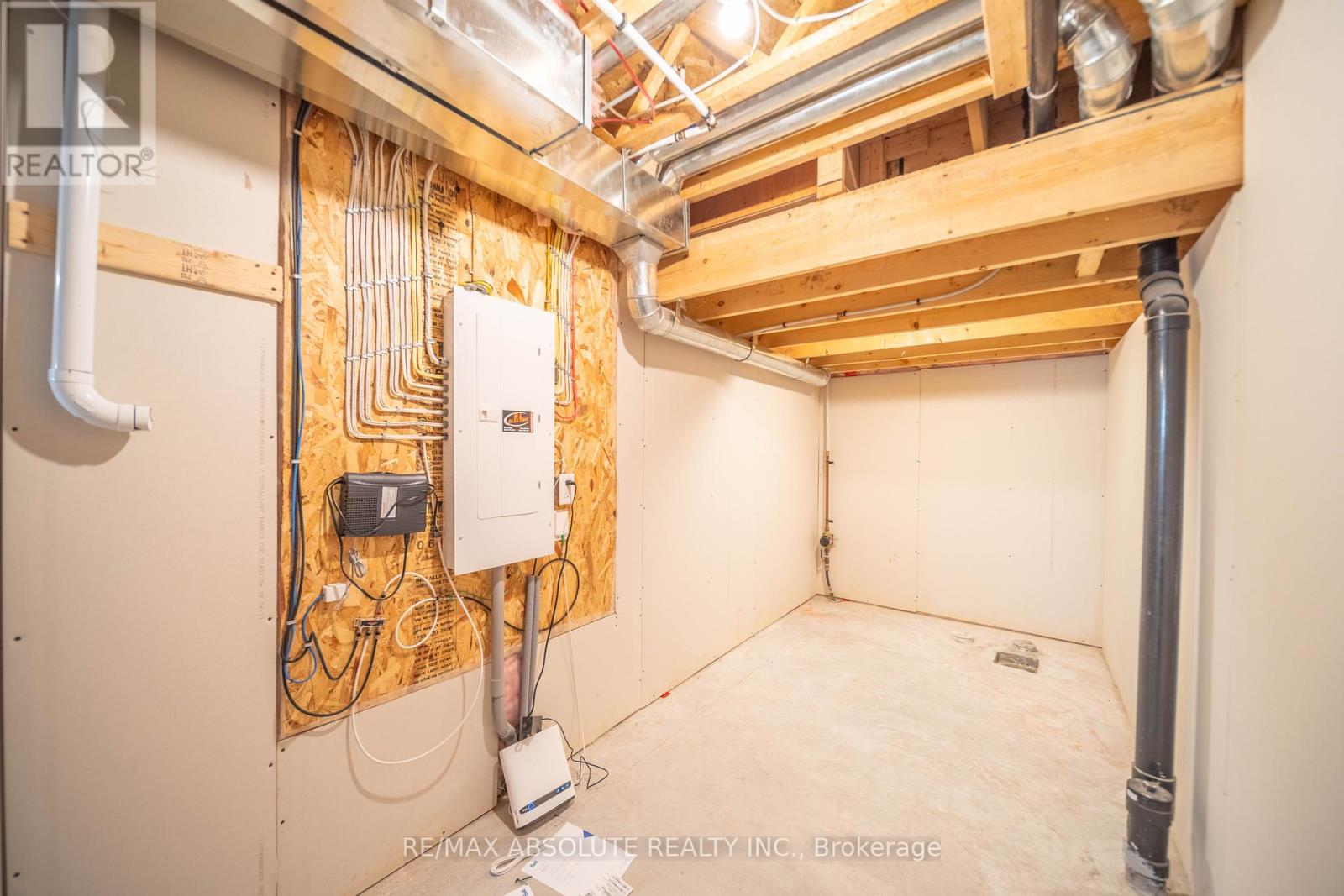 Photo 8 of 287 Belfort Street, Russell ON