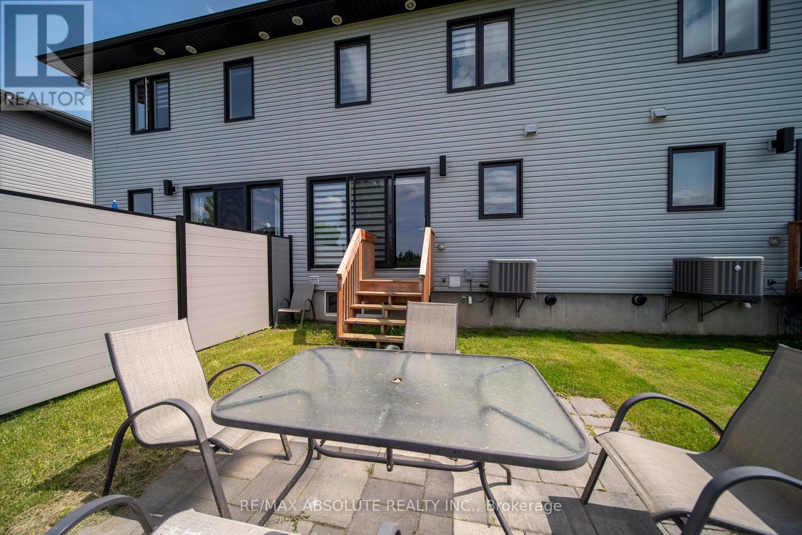 Photo 7 of 287 Belfort Street, Russell ON