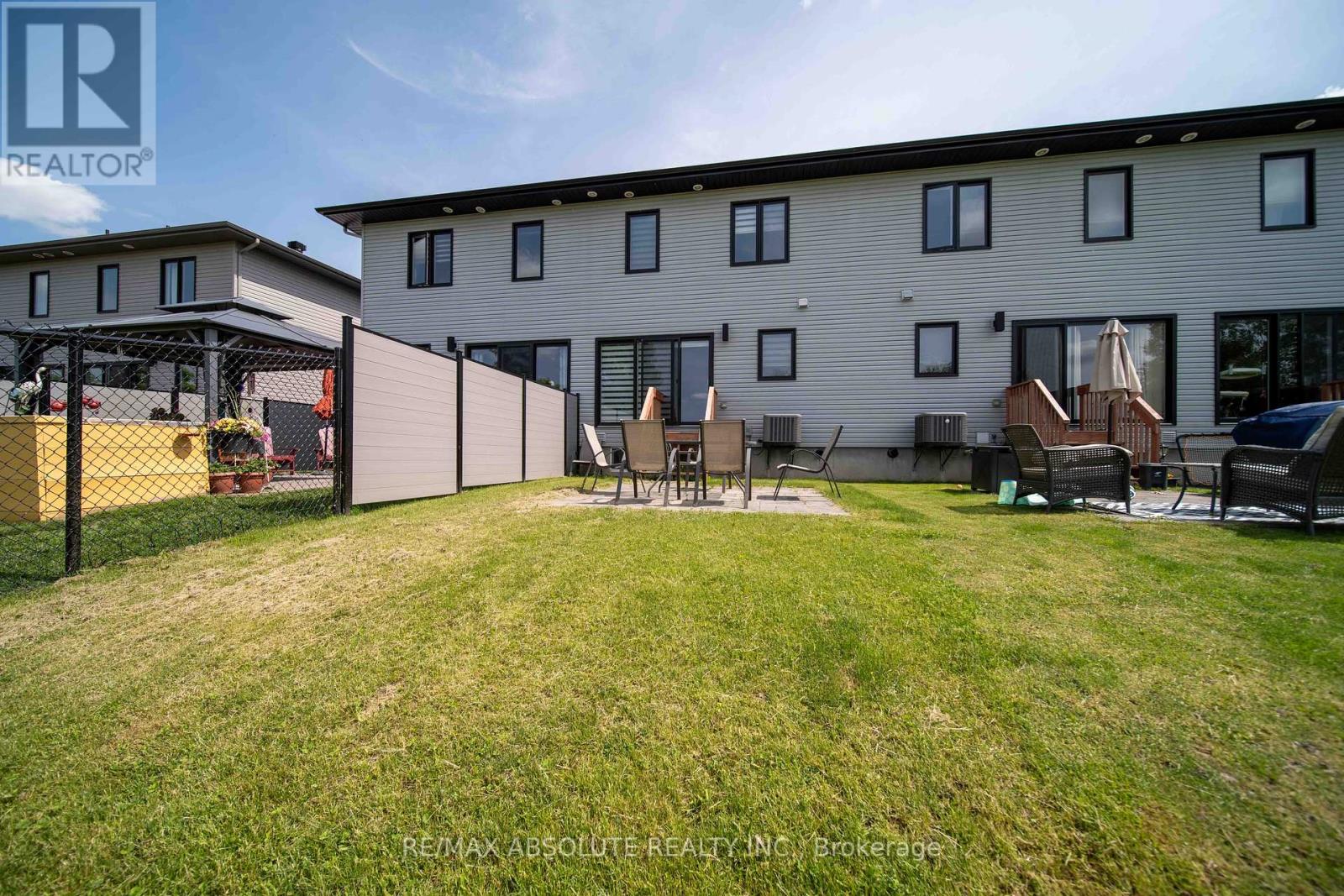 Photo 4 of 287 Belfort Street, Russell ON