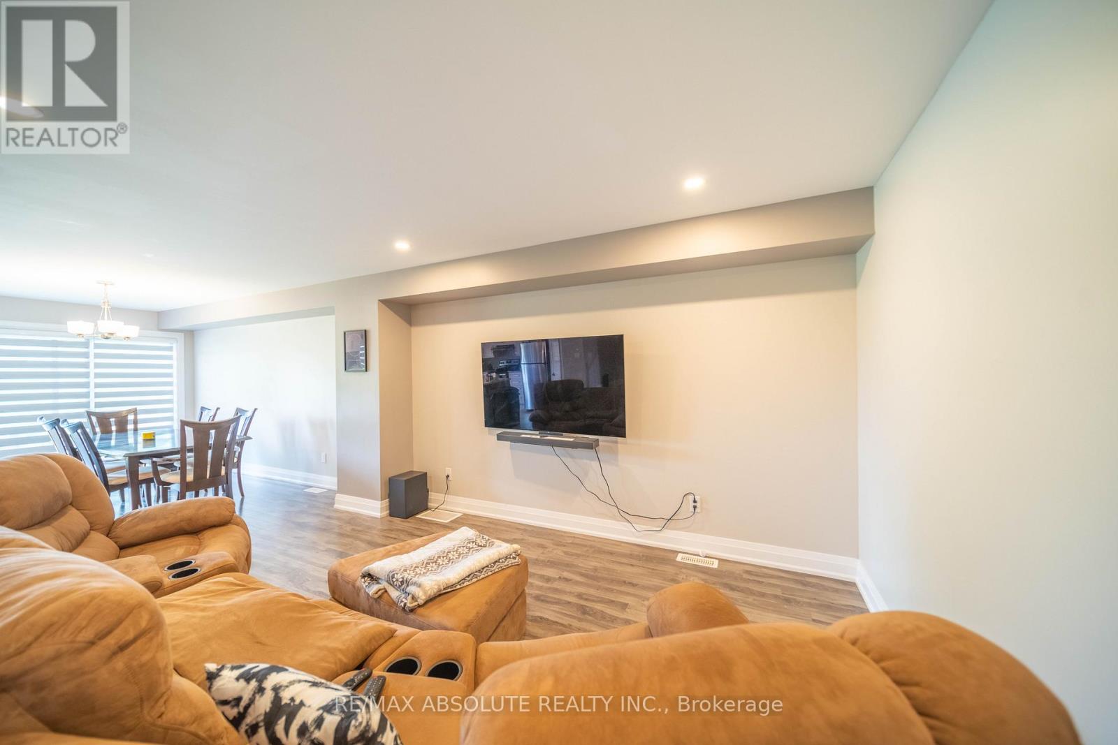 Photo 25 of 287 Belfort Street, Russell ON