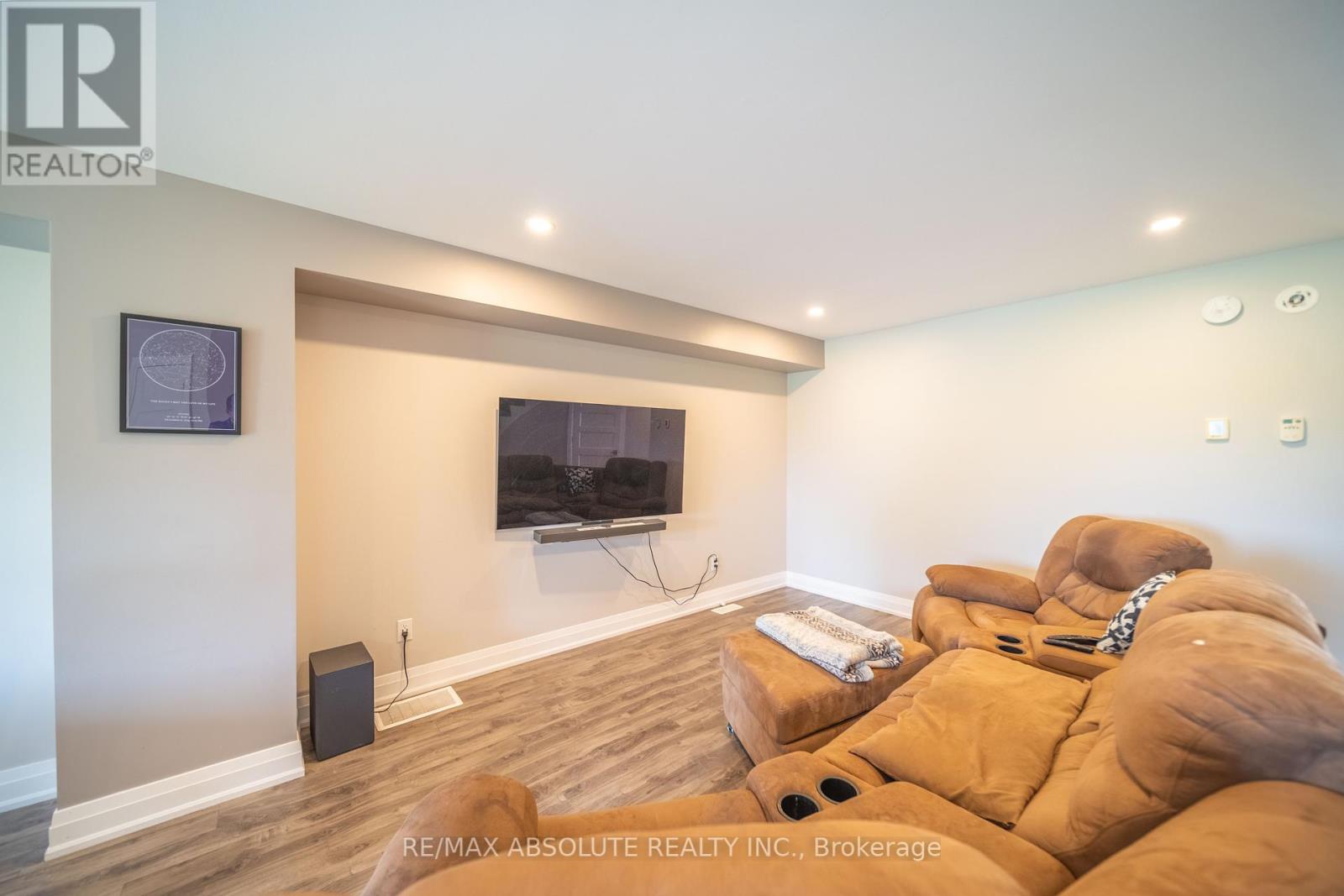 Photo 24 of 287 Belfort Street, Russell ON