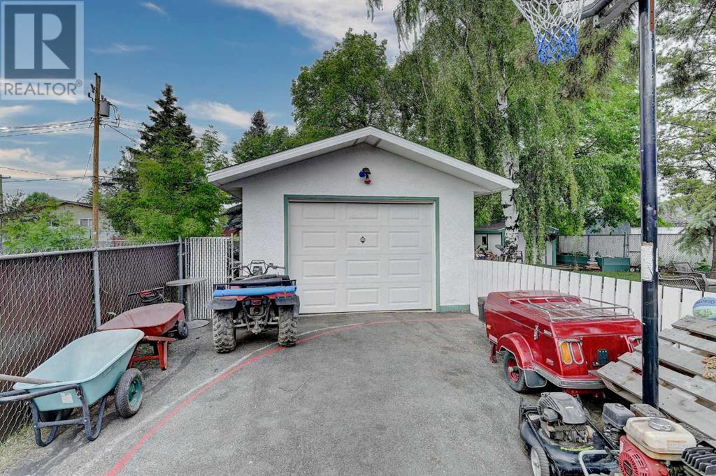 Single Family House Bungalow for Sale in   Avenue Mountview Grande Prairie 