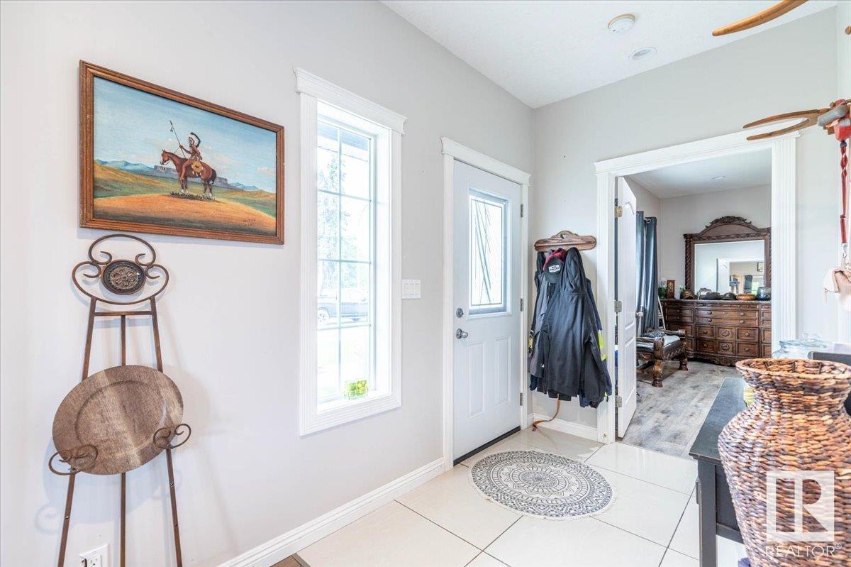 Photo 1 of 4711 52 Ave, Warburg AB