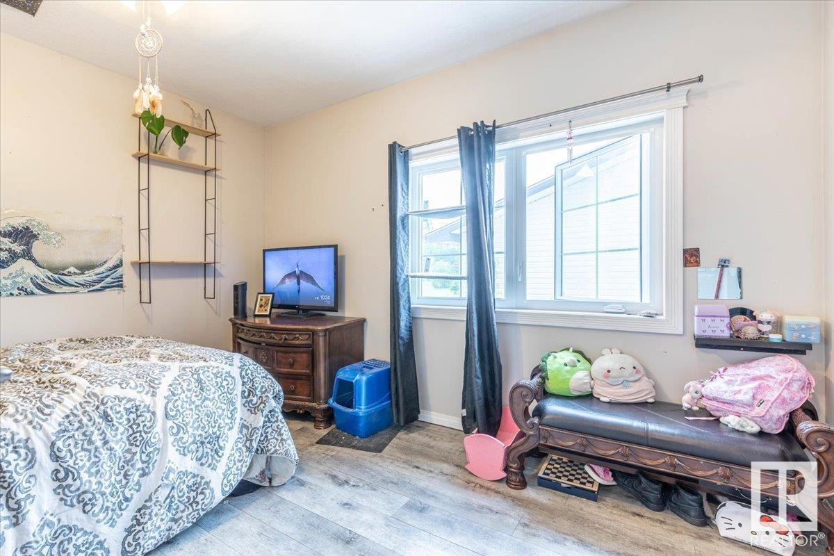 Photo 11 of 4711 52 Ave, Warburg AB