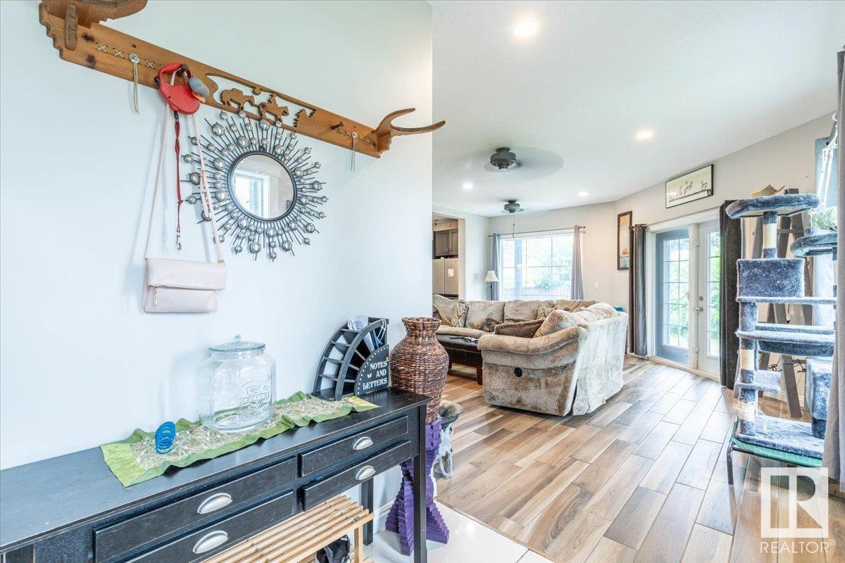 Photo 17 of 4711 52 Ave, Warburg AB