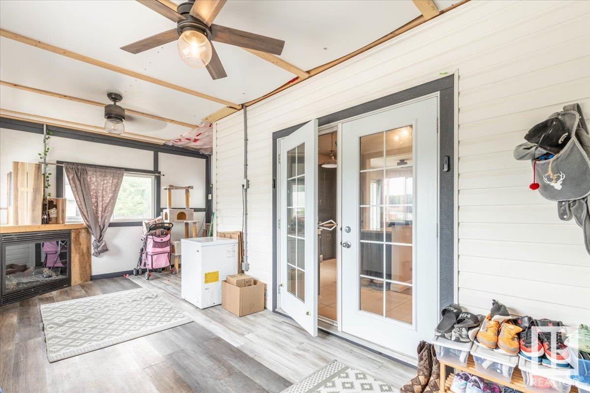 Photo 9 of 4711 52 Ave, Warburg AB