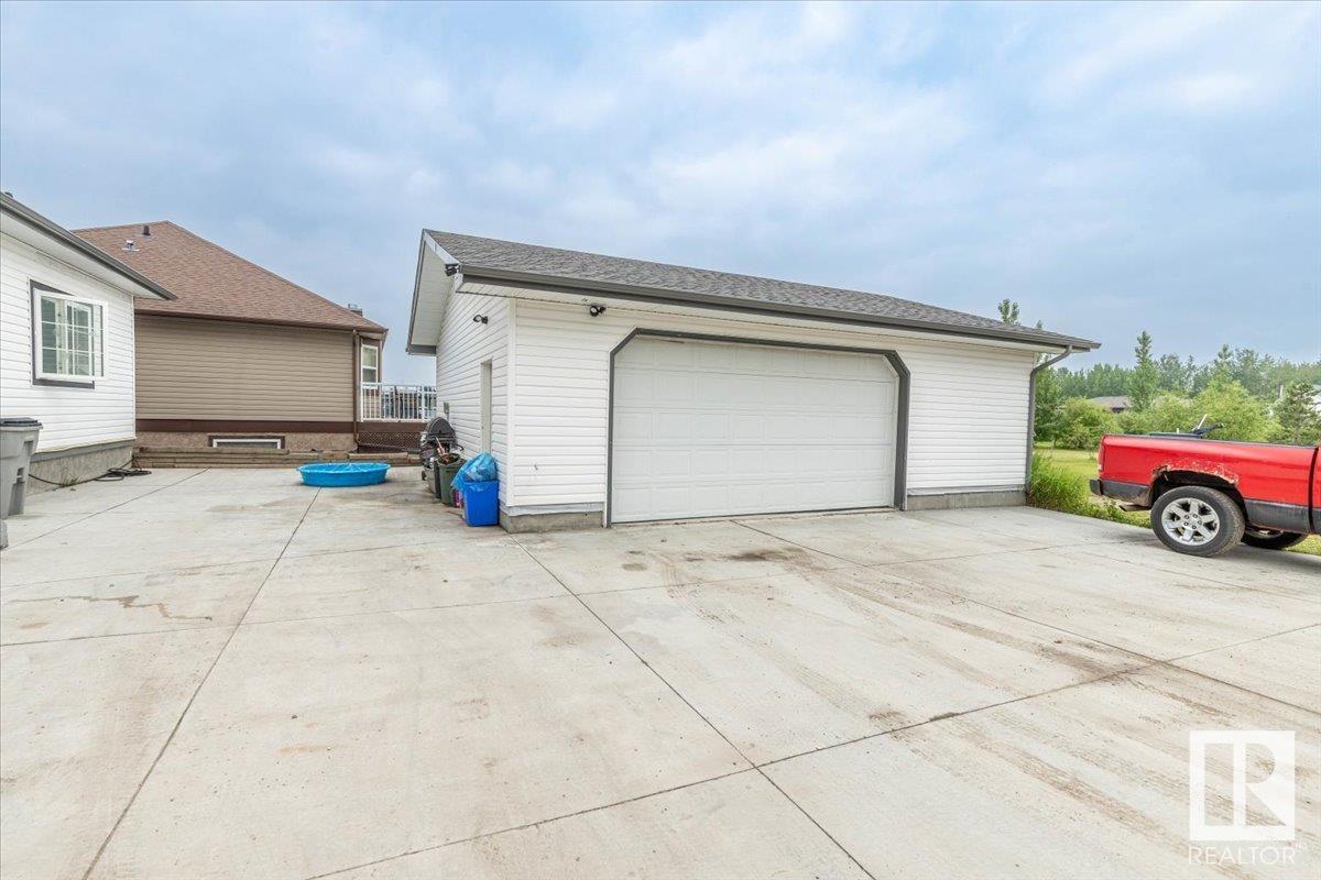 Photo 35 of 4711 52 Ave, Warburg AB