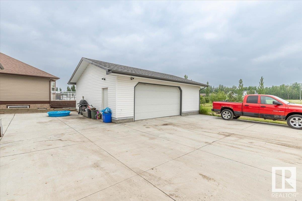 Photo 10 of 4711 52 Ave, Warburg AB