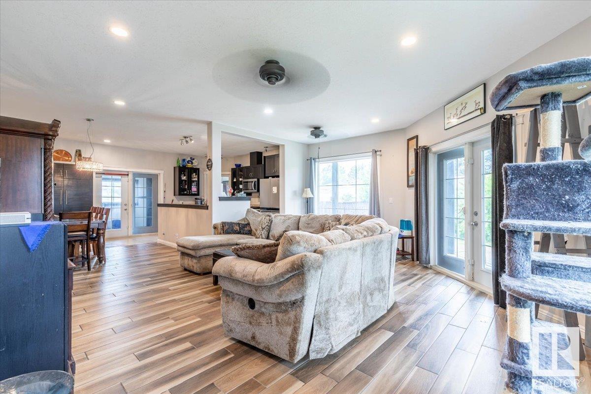 Photo 12 of 4711 52 Ave, Warburg AB