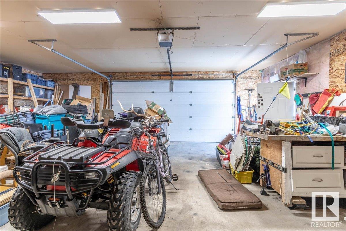 Photo 5 of 4711 52 Ave, Warburg AB